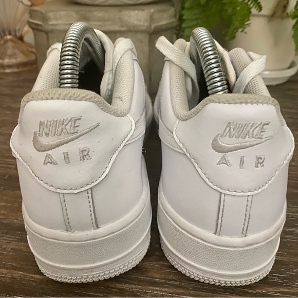 Nike Air Force One 6.5Y Womens 8 Mens 6.5 Classic White Leather Sneakers Shoes - Picture 8 of 9